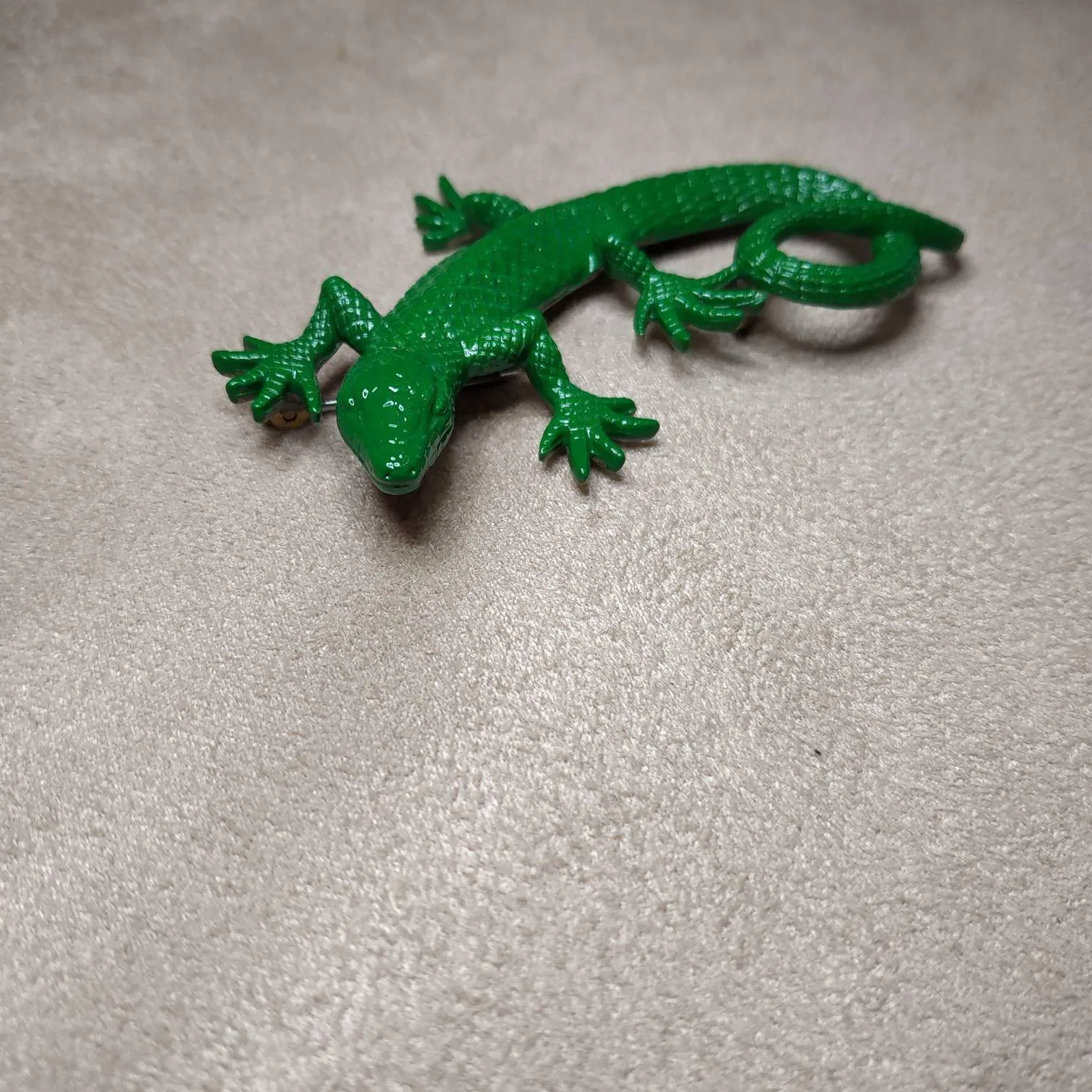 Green Gecko Lizard brooch by JJ pewter